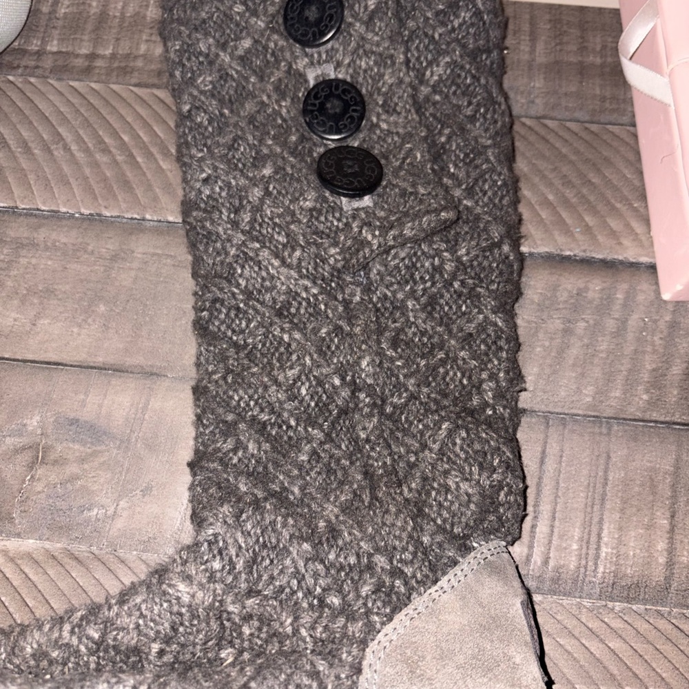 Early 2000s Gray Knit Uggs